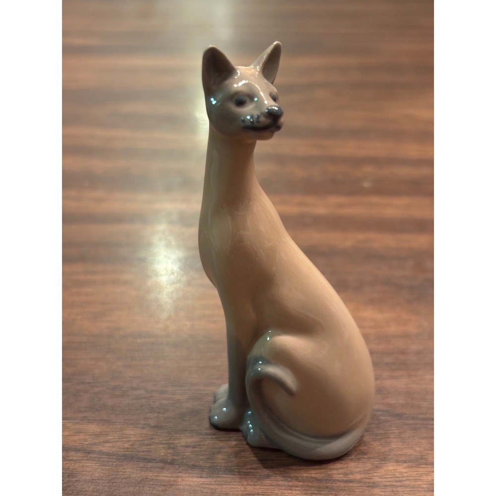 Franklin Mint 1986 Curio Cabinet Cats Valencia Siamese Cat Porcelain Figurine